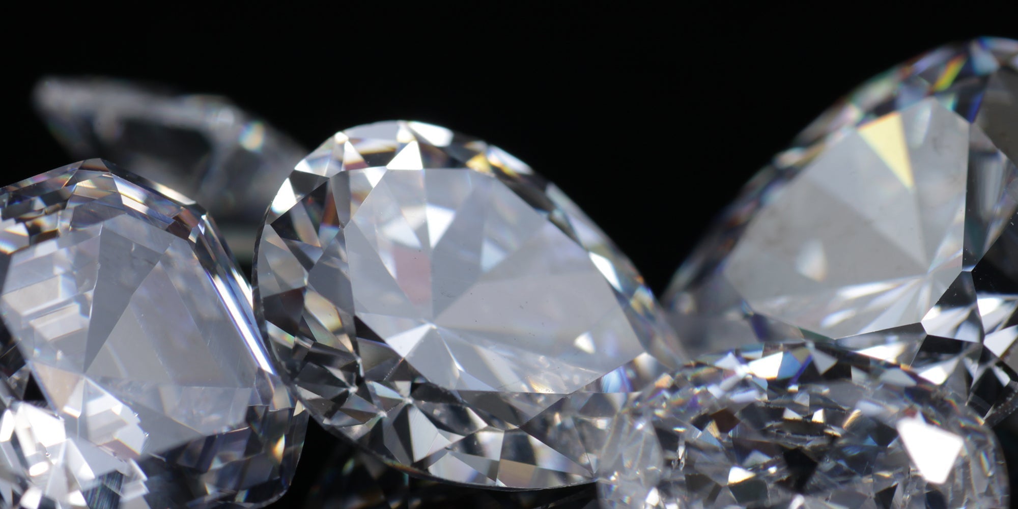Beyond the Round Brilliant: Why Elongated Cuts are Dominating 2026
