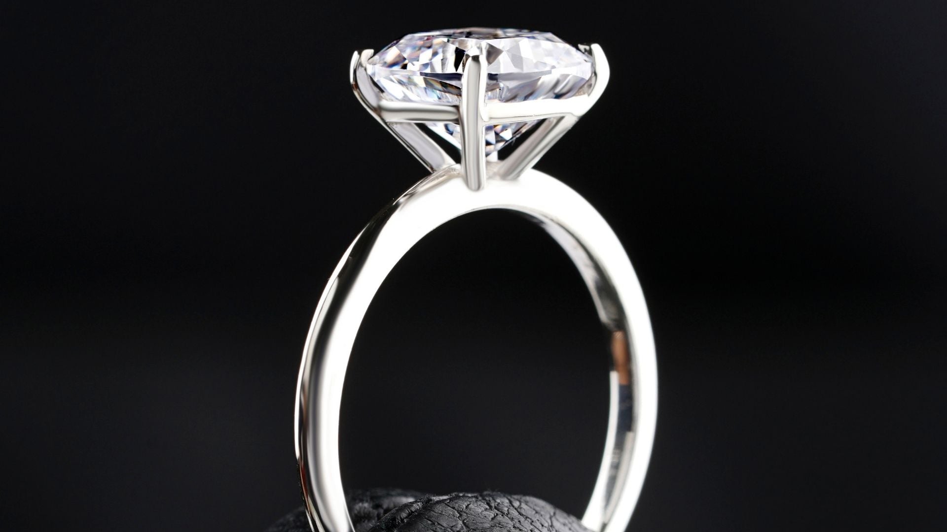 custom engagement ring 